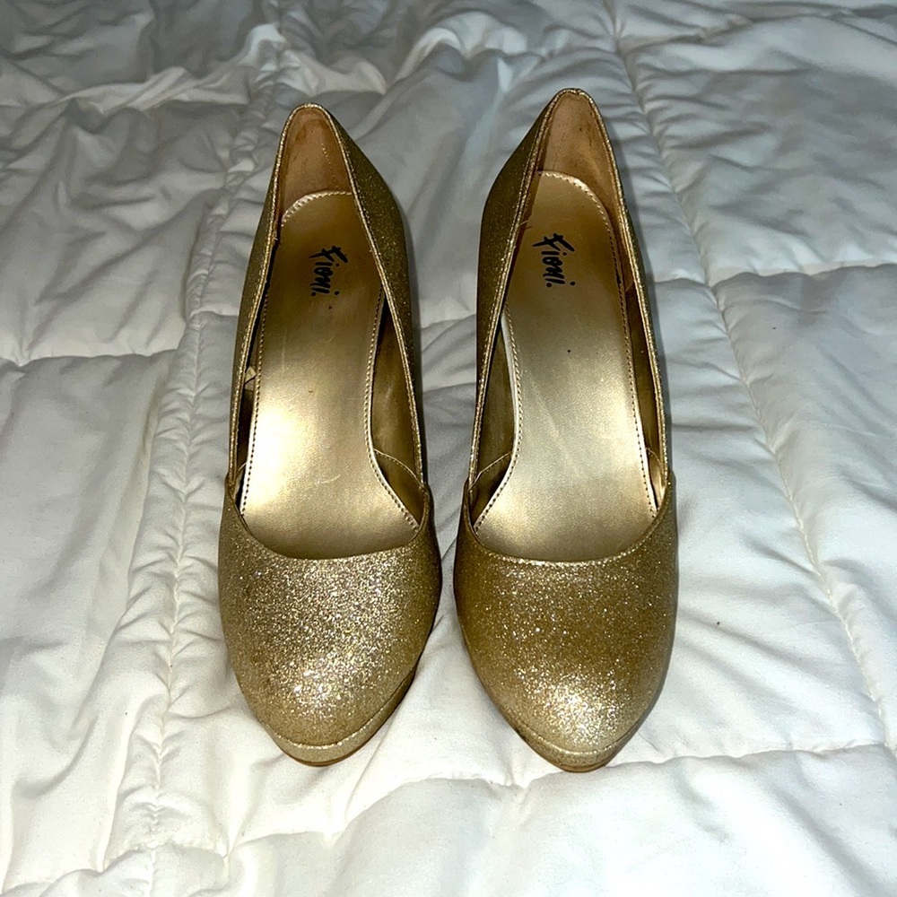 Fioni Gold Metallic Heel - Picture 3 of 4